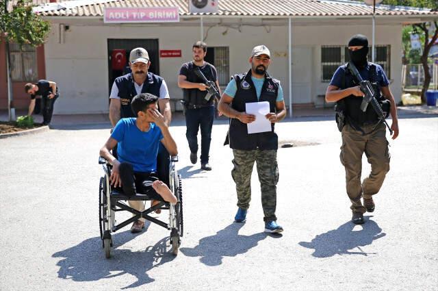 Kestiği Fotoğrafların Önünde Fotoğraf Çekilen, Terör Örgütünün Celladı Adana'da Yakalandı!