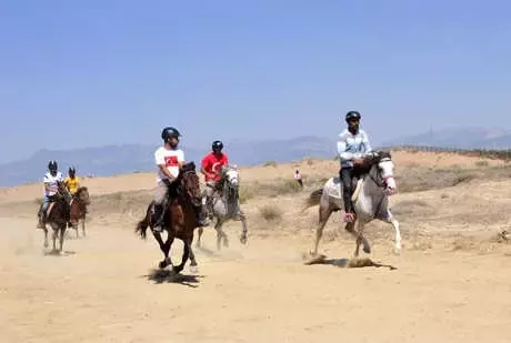 Side de Rahvan At Yarışları Yapıldı