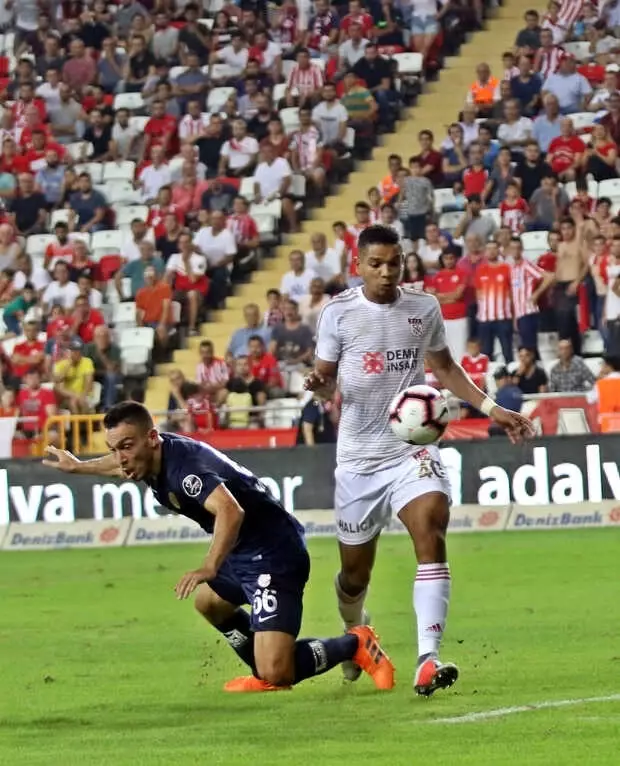 Spor Toto Süper Lig: Antalyaspor: 2 - Dg Sivasspor: 1 (İlk Yarı)