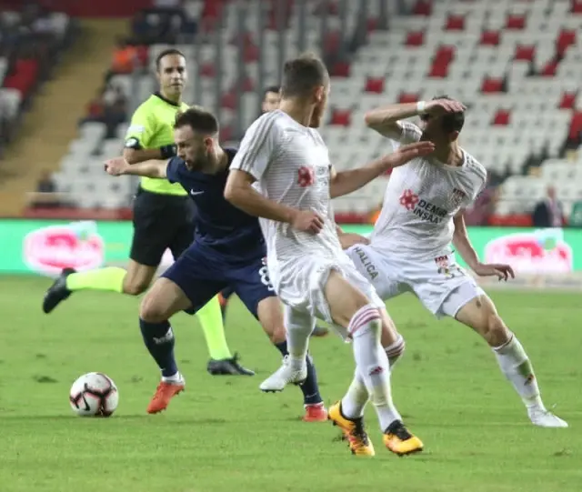 Spor Toto Süper Lig: Antalyaspor: 2 - Dg Sivasspor: 1 (İlk Yarı)
