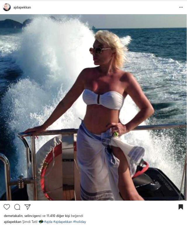 Süperstar Ajda Pekkan'ın Beyaz Bikinili Tatil Pozu Büyük Beğeni Aldı