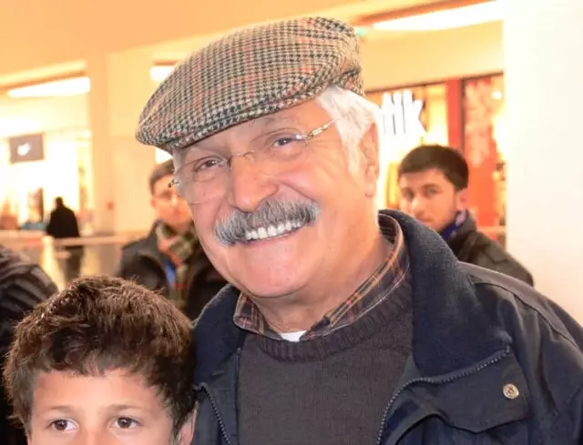 Ünlü Oyuncu Salih Kalyon'un Eşi İnci Kalyon, Hayatını Kaybetti Ünlü Oyuncu Salih Kalyon'un Eşi İnci Kalyon, Hayatını Kaybetti