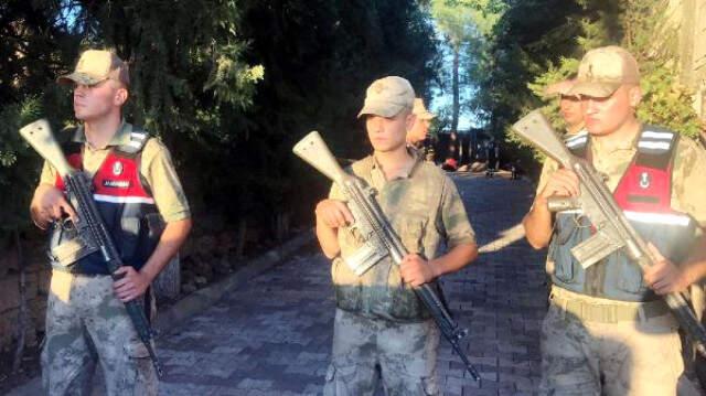71 Yaşındaki Adam, Dini Nikahla Yaşadığı Eşine ve Oğluna Kurşun Yağdırdı