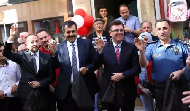 Araba Kazandığını Otobüste Yolculuk Ederken Öğrendi Araba Kazandığını Otobüste Yolculuk Ederken Öğrendi