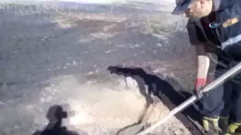 Bingöl'de Toprak Altından Çıkan Duman Tedirgin Etti Bingöl'de Toprak Altından Çıkan Duman Tedirgin Etti