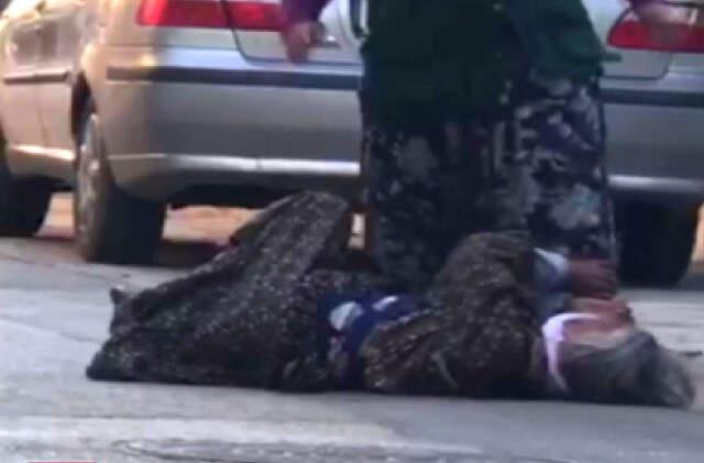 Cani Gelin, Sokak Ortasında Kaynanasını Tekme Tokat Dövdü
