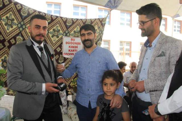 Düğünde Takı İçin Pos Cihazı Kullandılar