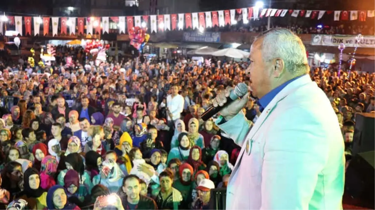Ramazan Çelik, Ormanlı Fındık Festivali'nde Hayranlarını Coşturdu