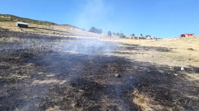 Toprak Altından Çıkan Duman Tedirgin Etti Toprak Altından Çıkan Duman Tedirgin Etti