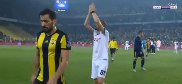 Beşiktaşlı Caner Erkin, Maç Sonu Fenerbahçe Taraftarıyla Tartıştı