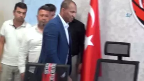 Çorum Belediyespor'da Mehmet Aurelio Dönemi Başladı Çorum Belediyespor'da Mehmet Aurelio Dönemi Başladı