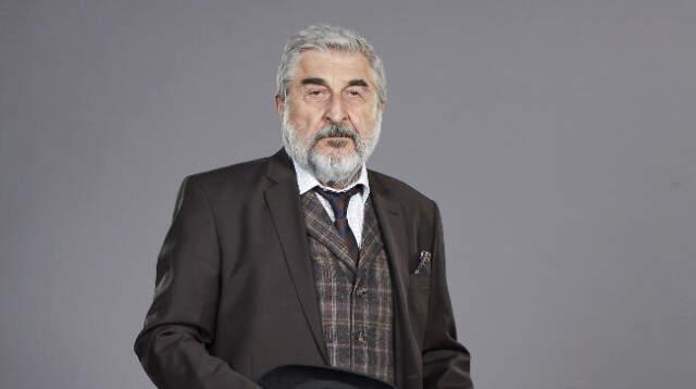 Emrah, Kendisi İçin 'Oyunculukla Alakası Yok' Diyen Oyuncu Cihat Tamer'e Ateş Püskürdü