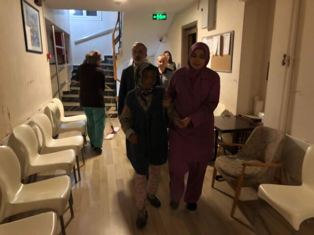 Gelini Tarafından Sokak Ortasında Dövülen Alzheimer Hastası Yaşlı Kadına Bakanlık Sahip Çıktı