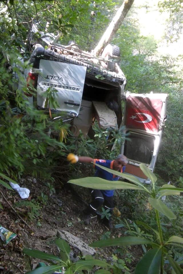 Gümüşhane'de Yayla Dönüşü Minibüs Uçuruma Yuvarlandı: 3 Ölü, 3 Yaralı