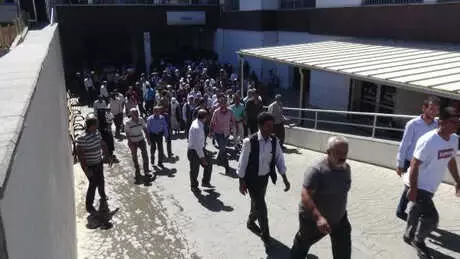 Oğlunu Uyurken, Eşini Yemek Yaparken Öldürmüş