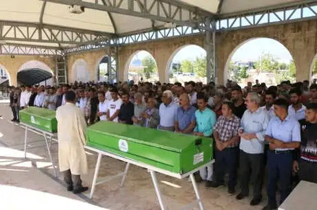Oğlunu Uyurken, Eşini Yemek Yaparken Öldürmüş