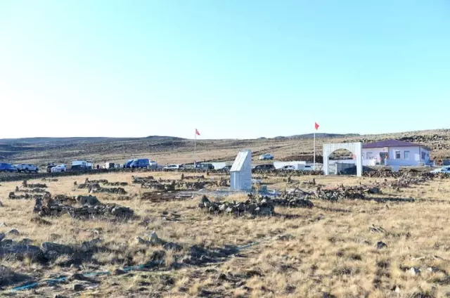 Vali Azizoğlu: 'Erzurum'un 57'inci Alayı Kargapazar Müfrezesidir' Vali Azizoğlu: 'Erzurum'un 57'inci Alayı Kargapazar Müfrezesidir'