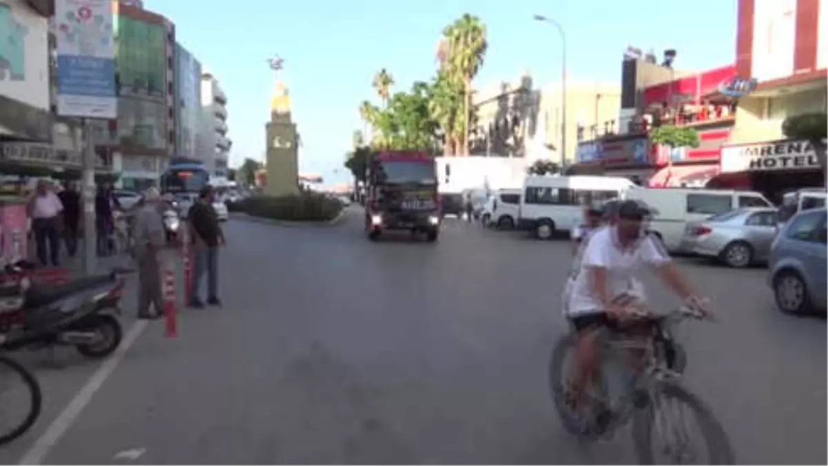 Yangına Gelen İtfaiyecilere Çiçekli ve Baklavalı Karşılama