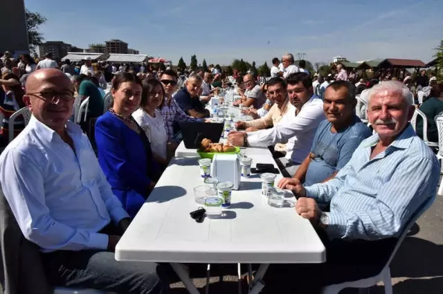 Başkan Sarıkurt Aşure Programına Katıldı Başkan Sarıkurt Aşure Programına Katıldı