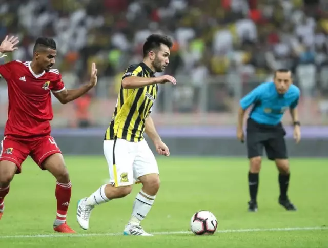 Cüneyt Çakır Al Ittihad-Al Wehda Maçını Yönetti