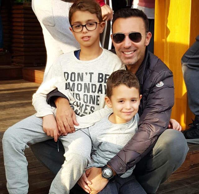 Emina Jahovic'ten Boşanan Mustafa Sandal'ın Kızarmış Gözleri ve Bitkin Hali Görenleri Şaşkınlığa Uğrattı