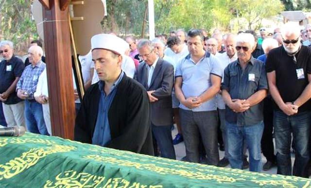 Oyuncu Salih Kalyon, Eşini Son Yolculuğuna Uğurladı