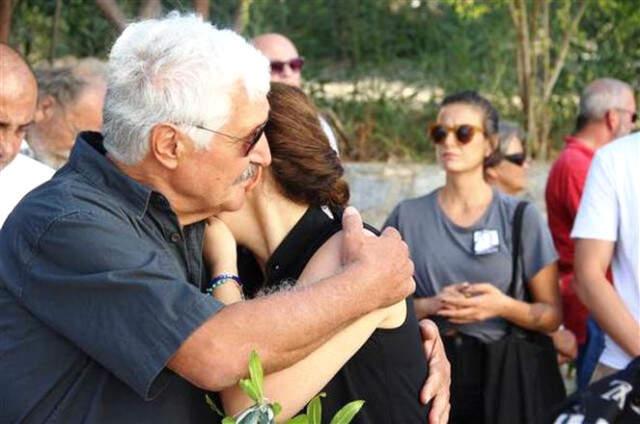 Oyuncu Salih Kalyon, Eşini Son Yolculuğuna Uğurladı