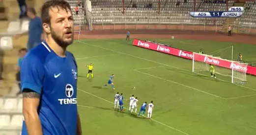 Panenka Penaltısı Atmak İsteyen Batuhan Karadeniz Topu Dışarı Attı Panenka Penaltısı Atmak İsteyen Batuhan Karadeniz Topu Dışarı Attı