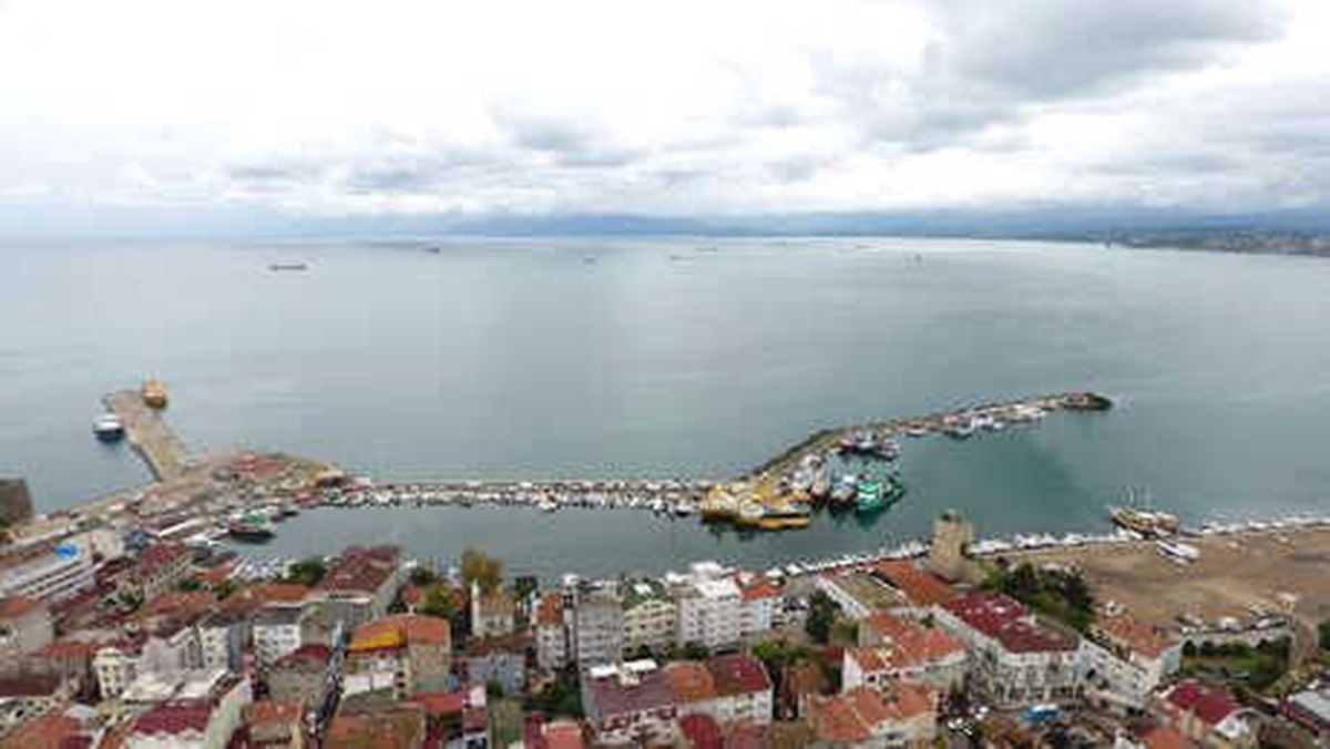 Sinop'ta 'Kestane Karası' Nedeniyle Balıkçılar Denize Açılamadı
