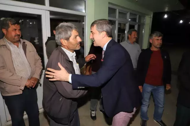 Başkan Şirin'e Hemşerilerinden Hizmet Teşekkürü Başkan Şirin'e Hemşerilerinden Hizmet Teşekkürü