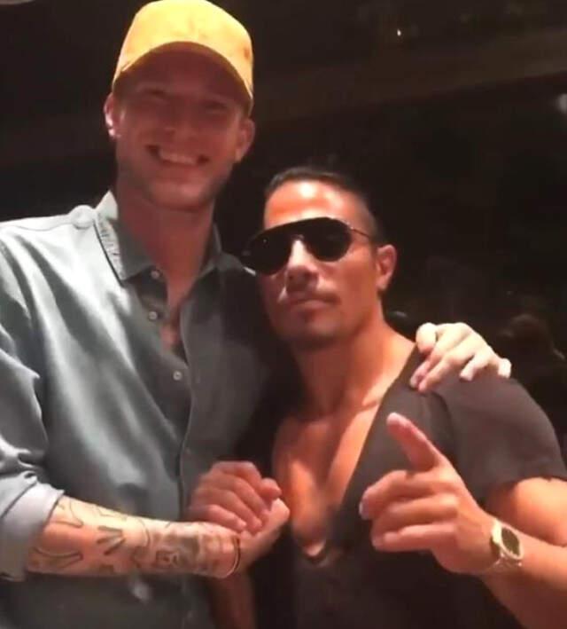 Beşiktaşlı Karius, Ünlü Et Restoranı Nusr-et'e Gitti