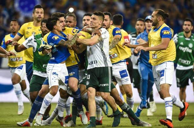 Eski Galatasaraylı Felipe Melo'nun Gol Attığı Maçta Yumruklar Konuştu