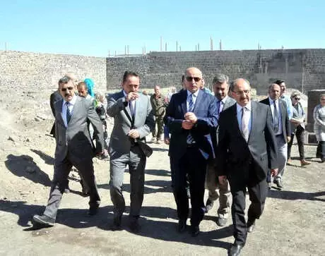 Kale Kazısı İncelemesinde Valinin Ödenek İsteğine Olumlu Cevap Kale Kazısı İncelemesinde Valinin Ödenek İsteğine Olumlu Cevap