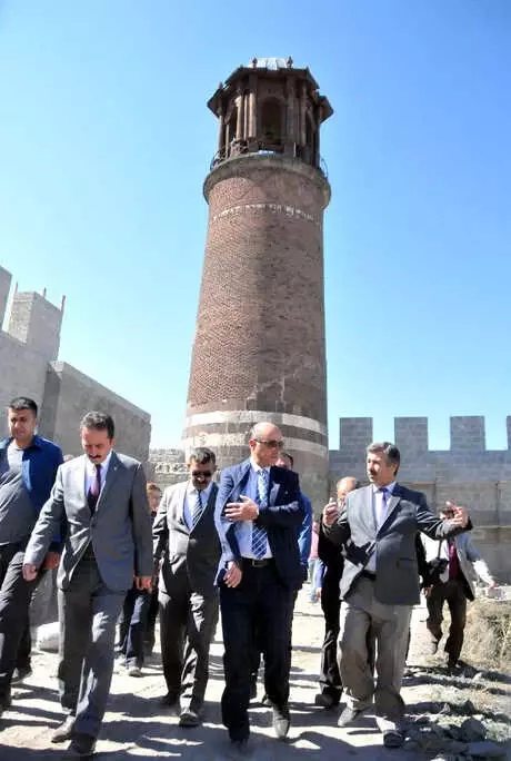 Kale Kazısı İncelemesinde Valinin Ödenek İsteğine Olumlu Cevap Kale Kazısı İncelemesinde Valinin Ödenek İsteğine Olumlu Cevap
