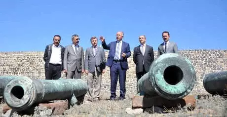 Kale Kazısı İncelemesinde Valinin Ödenek İsteğine Olumlu Cevap Kale Kazısı İncelemesinde Valinin Ödenek İsteğine Olumlu Cevap