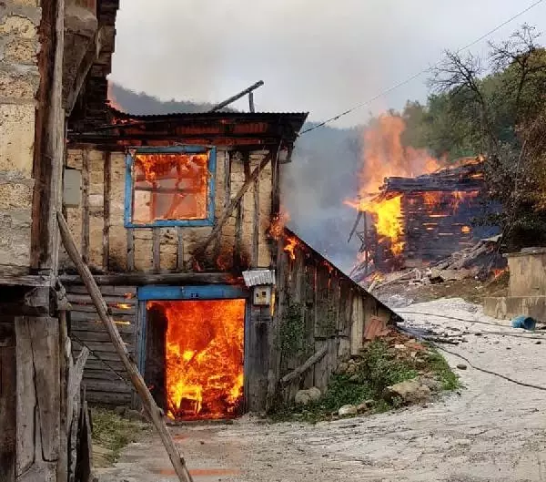 Kastamonu�da 8 Ev ve 1 Ahır Yandı Haber