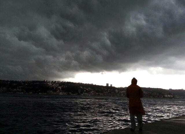 Meteoroloji'nin Tropical Medicane Kasırga Uyarısı, İzmir ve Muğla'yı Alarma Geçirdi