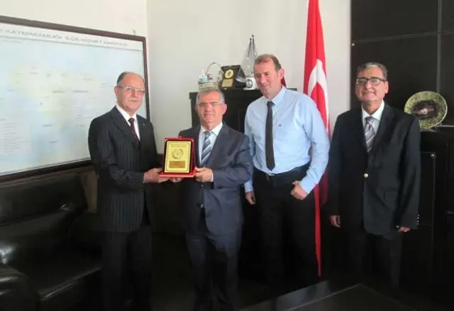 Thk'dan Erdek Kaymakamına Plaket