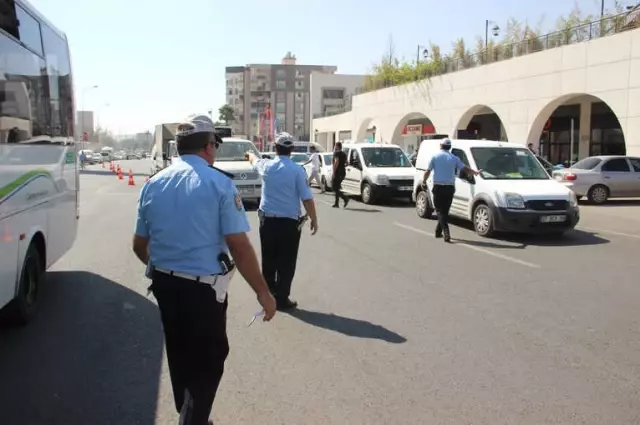 Trafikte Telefonla Konuşan Sürücülere Şok Ceza Trafikte Telefonla Konuşan Sürücülere Şok Ceza