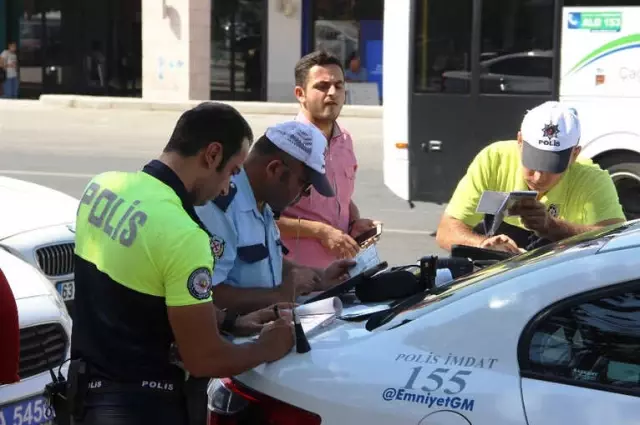Trafikte Telefonla Konuşan Sürücülere Şok Ceza Trafikte Telefonla Konuşan Sürücülere Şok Ceza