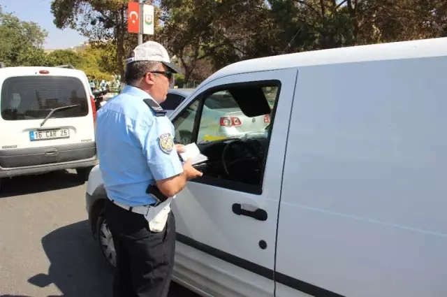 Trafikte Telefonla Konuşan Sürücülere Şok Ceza Trafikte Telefonla Konuşan Sürücülere Şok Ceza
