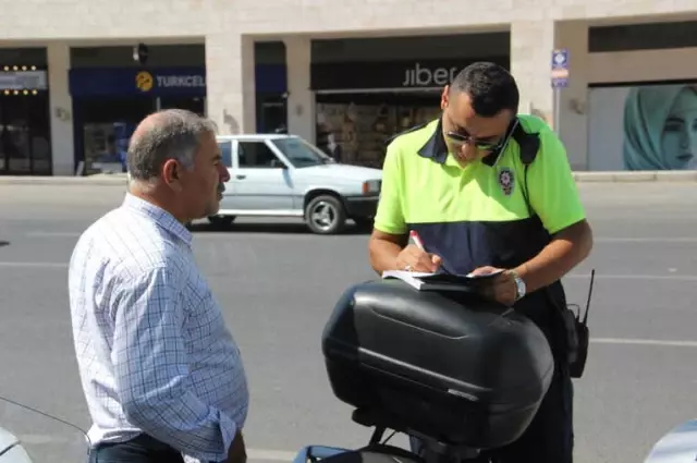 Trafikte Telefonla Konuşan Sürücülere Şok Ceza Trafikte Telefonla Konuşan Sürücülere Şok Ceza