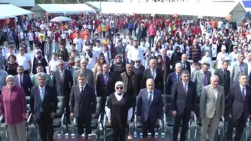 Bilim Şenliğinde Ayakla Çalınan Piyano İlgi Odağı Oldu Bilim Şenliğinde Ayakla Çalınan Piyano İlgi Odağı Oldu