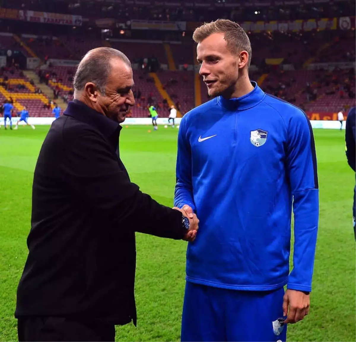 Galatasaray'dan Bb Erzurumspor'lu Futbolcu Lennart THY'e Plaket