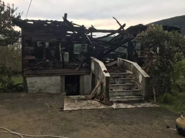 Kastamonu’da sobadan çıkan yangında 14 hayvan öldü Kastamonu’da sobadan çıkan yangında 14 hayvan öldü