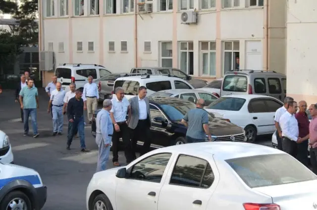 Kendini Yakmak İsteyen İşçiyi Müdürü Vazgeçirdi Kendini Yakmak İsteyen İşçiyi Müdürü Vazgeçirdi