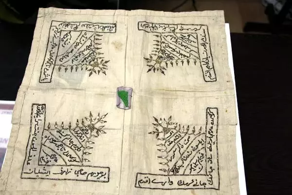 Osmanlıca ve Farsça Nağmeler Yazılı 156 Yıllık Mendil, Müzede Sergilenecek