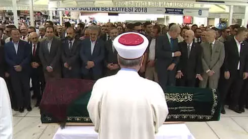 Cumhurbaşkanı Vekili Fuat Oktay'ın Annesi Son Yolculuğuna Uğurlandı