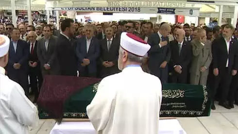 Cumhurbaşkanı Vekili Fuat Oktay'ın Annesi Son Yolculuğuna Uğurlandı