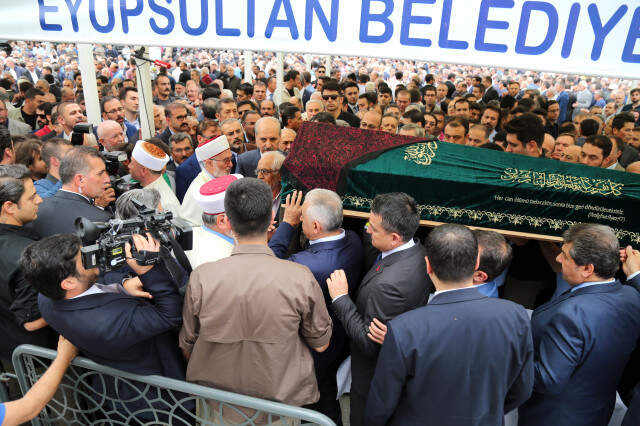Fuat Oktay'ın Annesi Son Yolculuğuna Uğurlandı